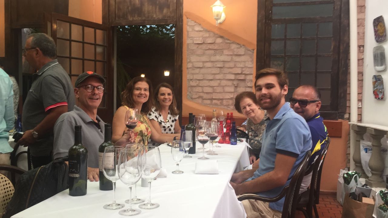 Almoço em família. Harmonizando carne e Vinho